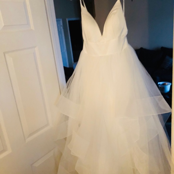 Calla Blanche Wedding Dress - Picture 3 of 7